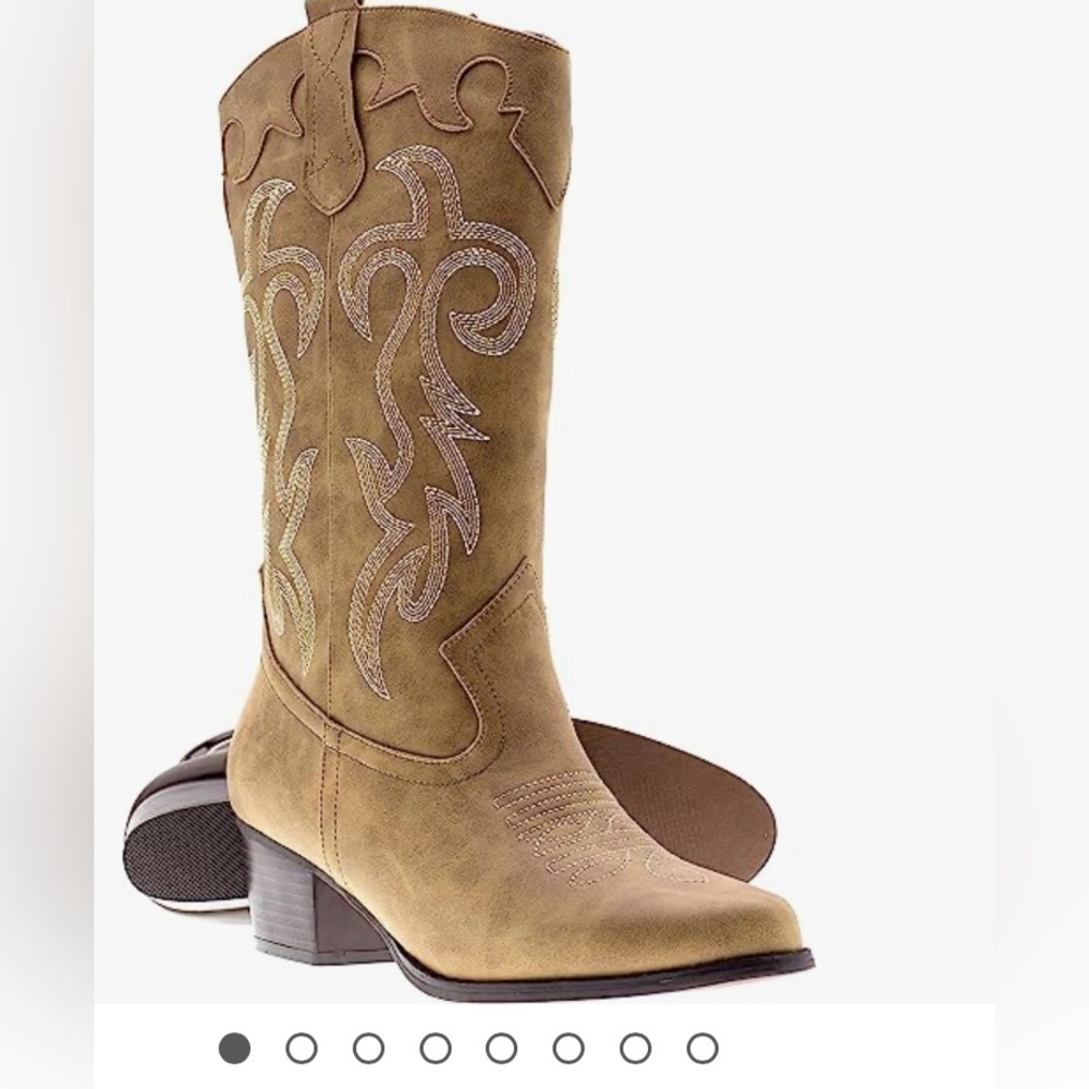 Canyon Trails Women Classic Pointed Toe Embroidered Western Rodeo Cowboy Boots.
